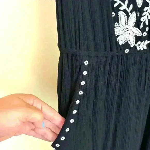 Love Fire Black Rayon Embroider Boho Peasant Cinch Waist V-Neck Romper Size L - Picture 3 of 16